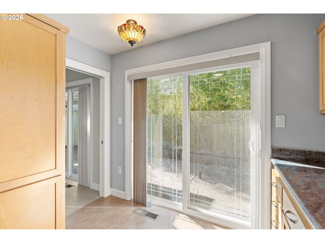 810 E 20TH Ave, Eugene, OR 97405