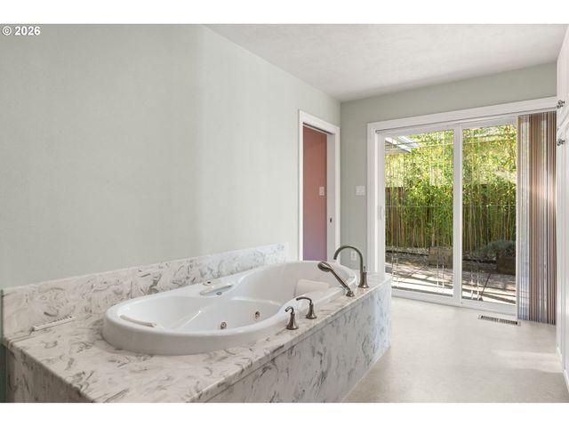 810 E 20TH Ave, Eugene, OR 97405