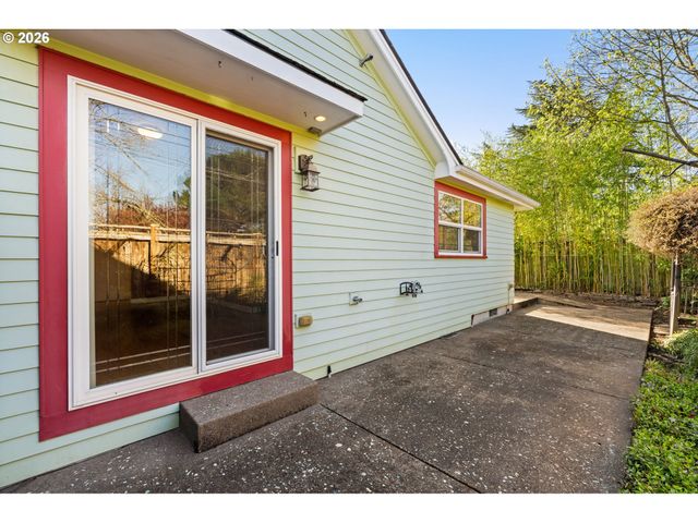 810 E 20TH Ave, Eugene, OR 97405