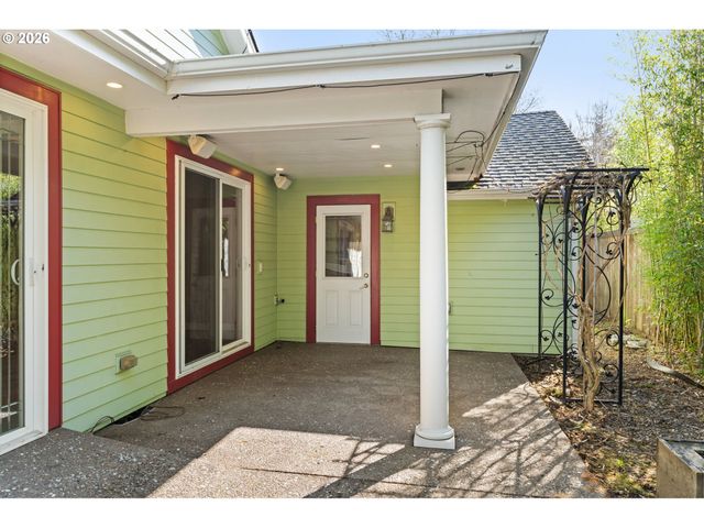 810 E 20TH Ave, Eugene, OR 97405