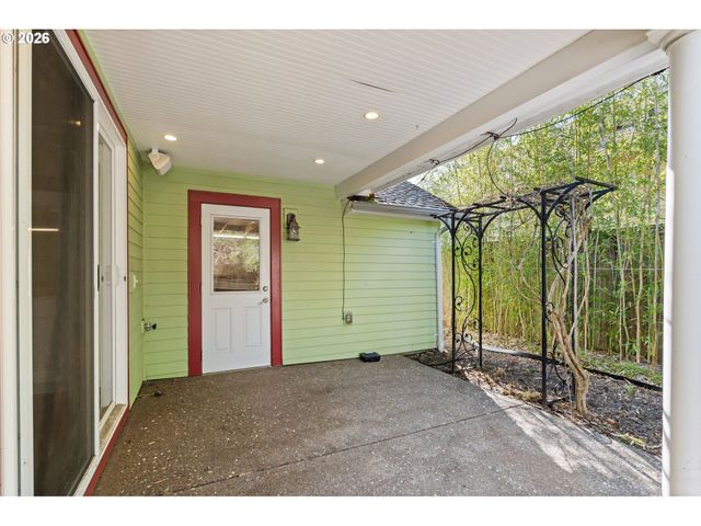 810 E 20TH Ave, Eugene, OR 97405