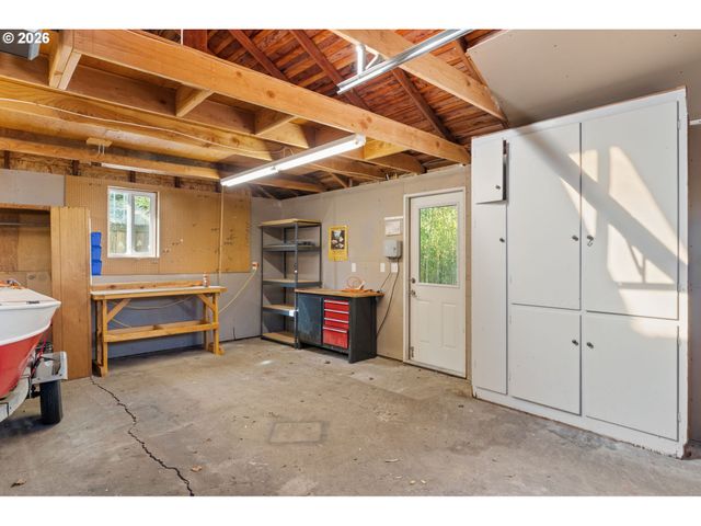 810 E 20TH Ave, Eugene, OR 97405