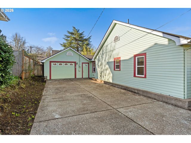 810 E 20TH Ave, Eugene, OR 97405