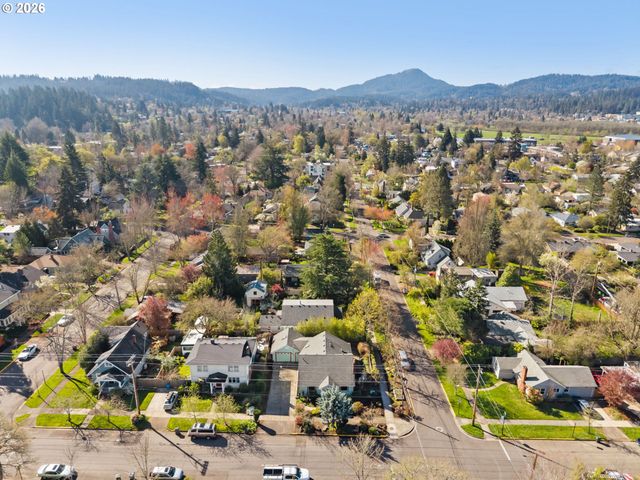 810 E 20TH Ave, Eugene, OR 97405