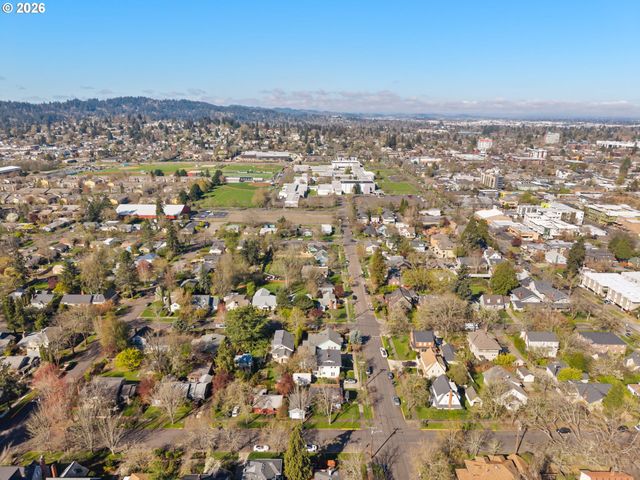 810 E 20TH Ave, Eugene, OR 97405