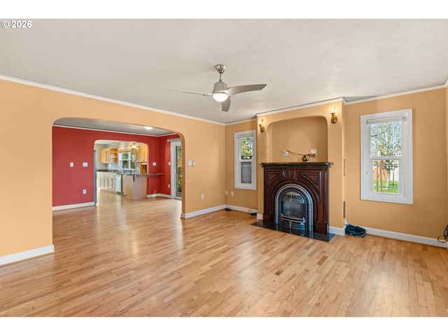 810 E 20TH Ave, Eugene, OR 97405