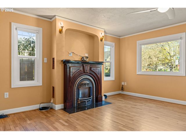 810 E 20TH Ave, Eugene, OR 97405