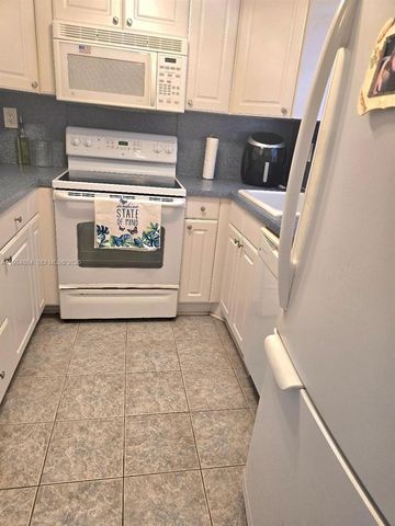 2998 E Sunrise Lakes Dr 111, Sunrise, FL 33322