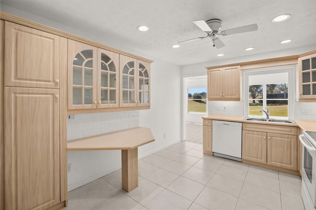 873 Lake Orchid Circle 873, Vero Beach, FL 32962