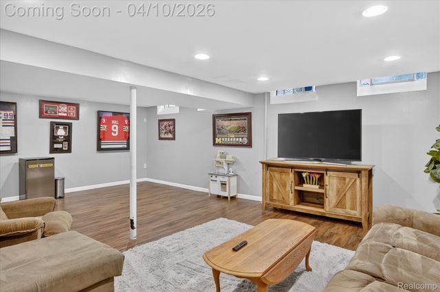 15036 Nola Street, Livonia, MI 48154