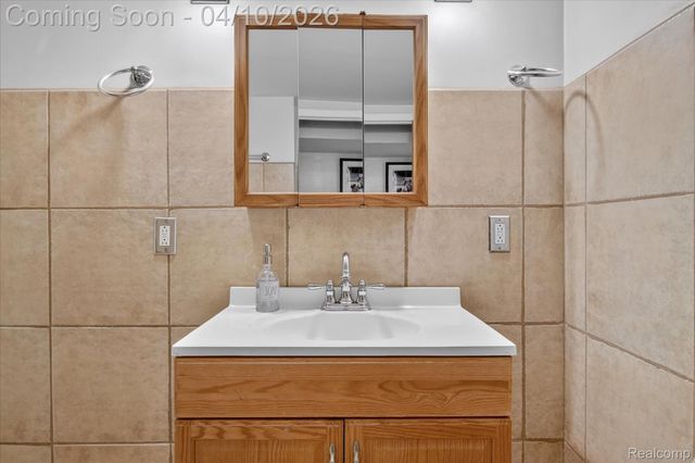 15036 Nola Street, Livonia, MI 48154