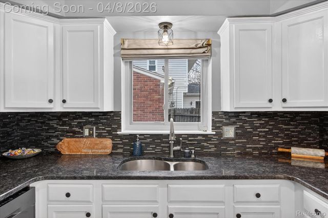 15036 Nola Street, Livonia, MI 48154