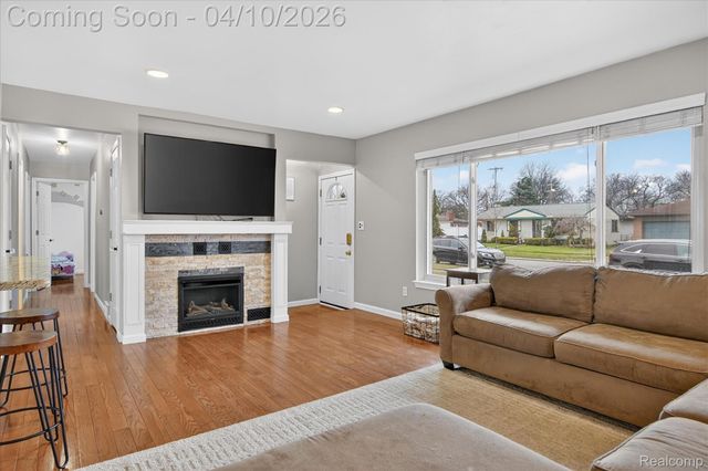 15036 Nola Street, Livonia, MI 48154