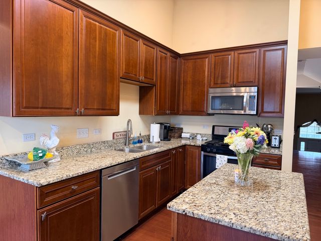 1804 Crenshaw Circle, Vernon Hills, IL 60061