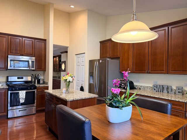 1804 Crenshaw Circle, Vernon Hills, IL 60061