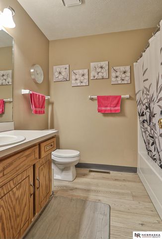 13581 W Circle, Omaha, NE 68137