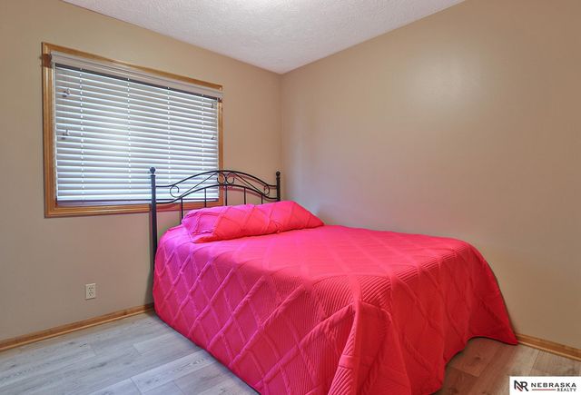 13581 W Circle, Omaha, NE 68137