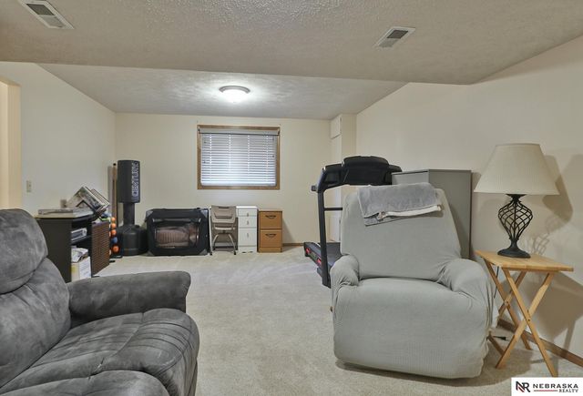 13581 W Circle, Omaha, NE 68137