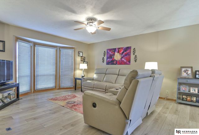 13581 W Circle, Omaha, NE 68137