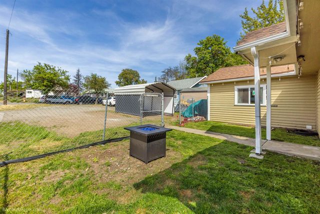 1002 E Dalton Ave, Spokane, WA 99207