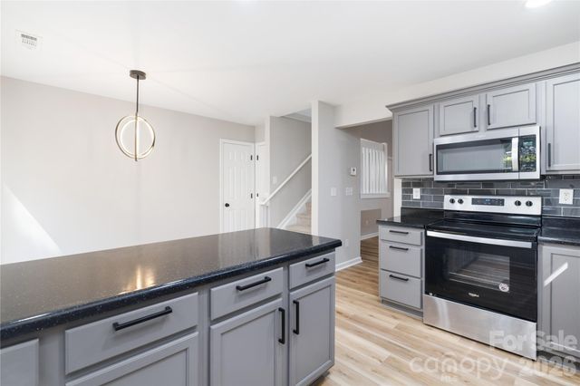 136 Mangum Circle, Mooresville, NC 28117
