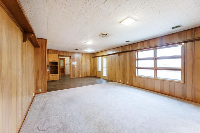 1228 S Ralls Highway, Floydada, TX 79235