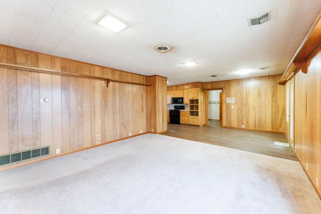 1228 S Ralls Highway, Floydada, TX 79235