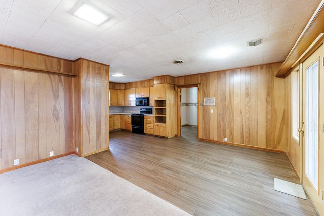 1228 S Ralls Highway, Floydada, TX 79235