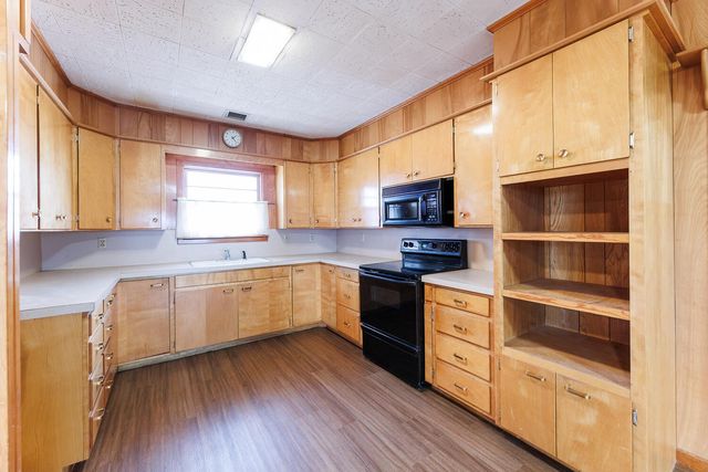 1228 S Ralls Highway, Floydada, TX 79235