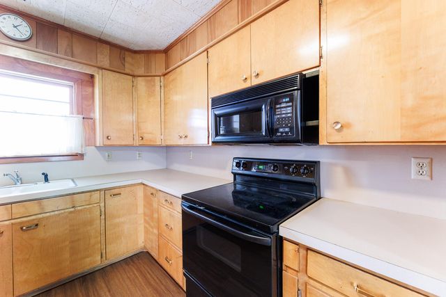 1228 S Ralls Highway, Floydada, TX 79235