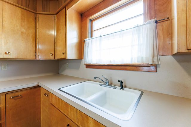 1228 S Ralls Highway, Floydada, TX 79235