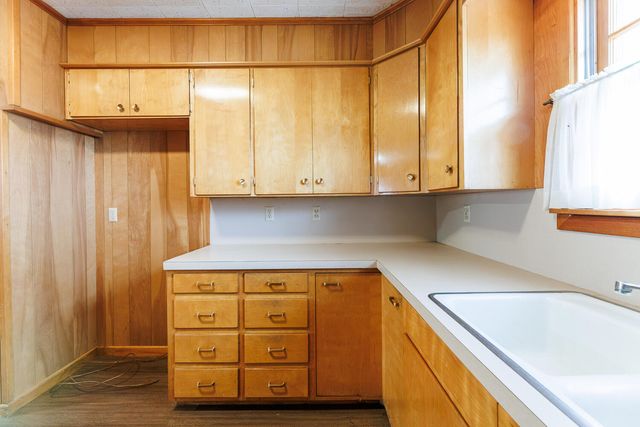 1228 S Ralls Highway, Floydada, TX 79235