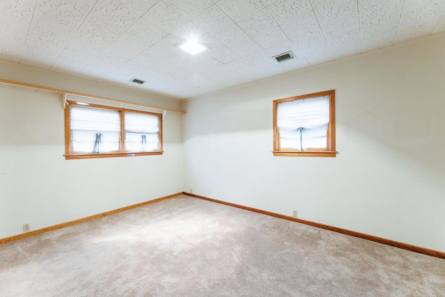 1228 S Ralls Highway, Floydada, TX 79235