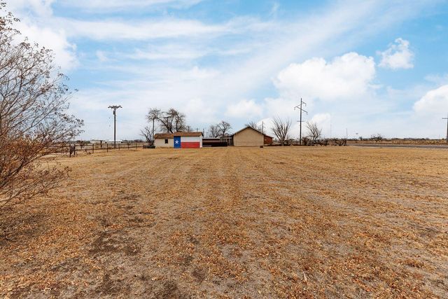 1228 S Ralls Highway, Floydada, TX 79235