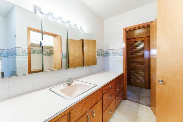 1228 S Ralls Highway, Floydada, TX 79235