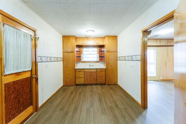 1228 S Ralls Highway, Floydada, TX 79235