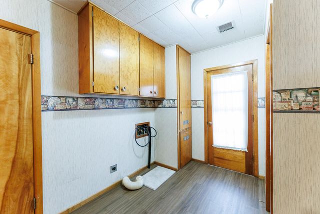 1228 S Ralls Highway, Floydada, TX 79235