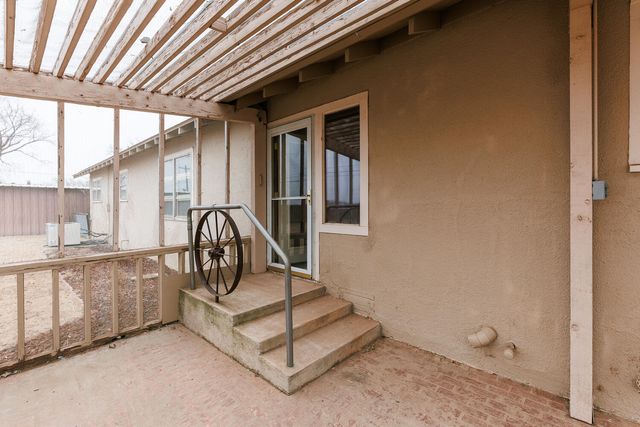 1228 S Ralls Highway, Floydada, TX 79235