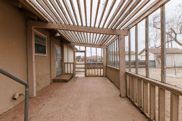 1228 S Ralls Highway, Floydada, TX 79235