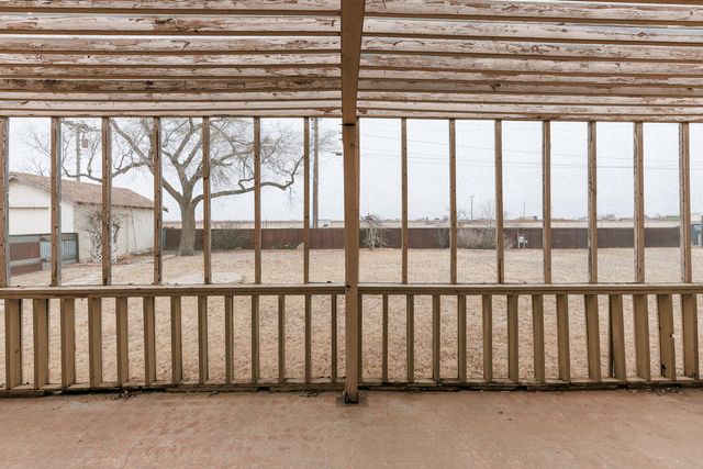 1228 S Ralls Highway, Floydada, TX 79235