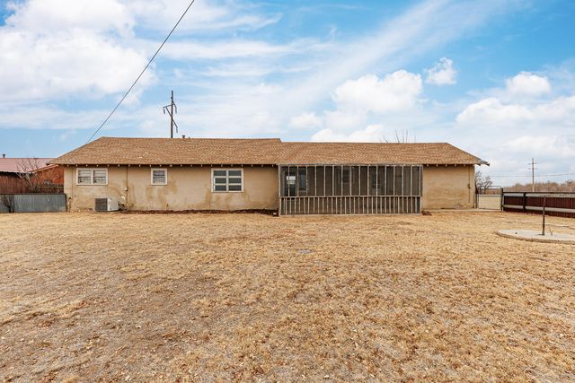 1228 S Ralls Highway, Floydada, TX 79235