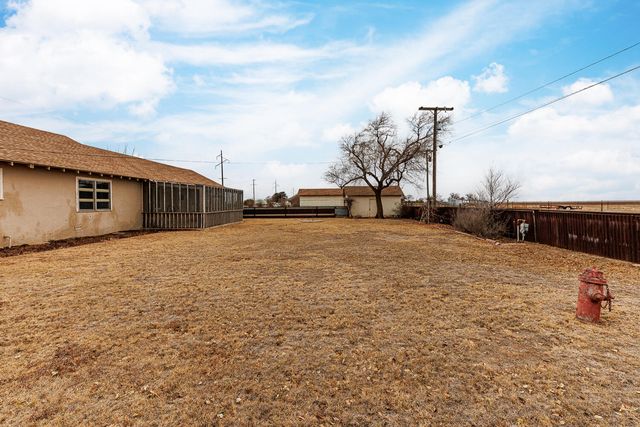 1228 S Ralls Highway, Floydada, TX 79235