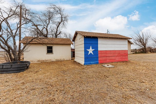 1228 S Ralls Highway, Floydada, TX 79235