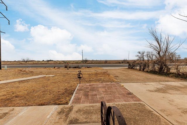 1228 S Ralls Highway, Floydada, TX 79235