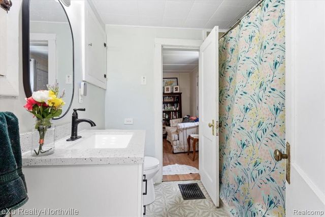 1355 5 Mile Road, Whitmore Lake, MI 48189