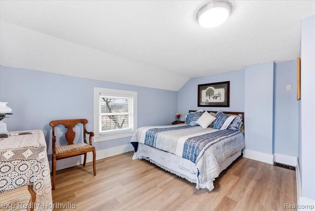 1355 5 Mile Road, Whitmore Lake, MI 48189