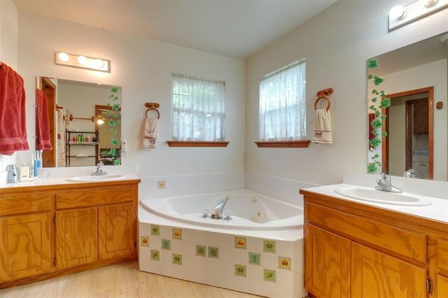 15606 Econtuchka Road, Earlsboro, OK 74840