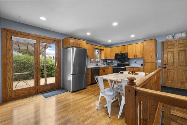 2324 8TH ST NW, Minot, ND 58703