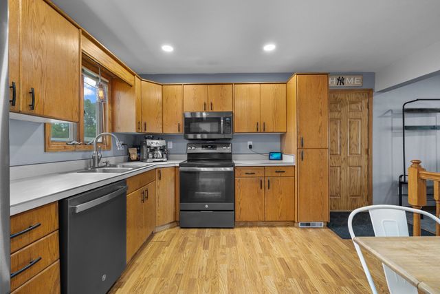 2324 8TH ST NW, Minot, ND 58703