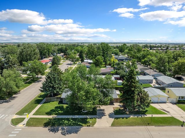 2324 8TH ST NW, Minot, ND 58703
